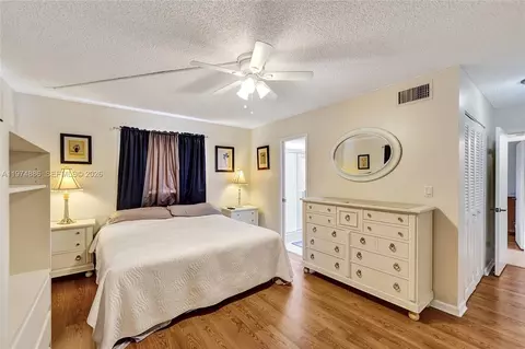 Bedroom - 324 SE 10th St #208, Dania Beach, FL 33004 photo 4 of 10