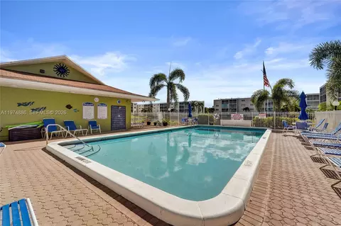 Exterior - 324 SE 10th St #208, Dania Beach, FL 33004 photo 8 of 10