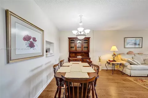 Dining - 324 SE 10th St #208, Dania Beach, FL 33004 photo 2 of 7