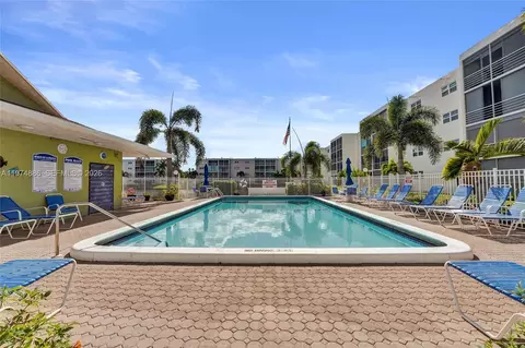 Exterior - 324 SE 10th St #208, Dania Beach, FL 33004 photo 7 of 10