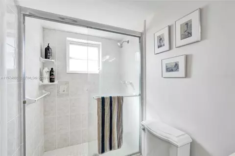 Bath - 324 SE 10th St #208, Dania Beach, FL 33004 photo 3 of 6