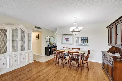 Dining - 324 SE 10th St #208, Dania Beach, FL 33004 photo 5 of 7