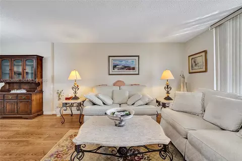 Living - 324 SE 10th St #208, Dania Beach, FL 33004 photo 5 of 8