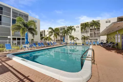 Exterior - 324 SE 10th St #208, Dania Beach, FL 33004 photo 9 of 10
