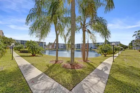 Exterior - 324 SE 10th St #208, Dania Beach, FL 33004 photo 6 of 10