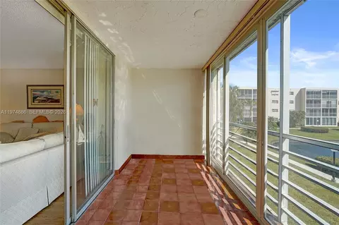 Exterior - 324 SE 10th St #208, Dania Beach, FL 33004 photo 5 of 10