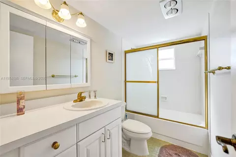 Bath - 324 SE 10th St #208, Dania Beach, FL 33004 photo 4 of 6