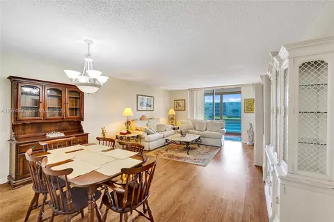 Dining - 324 SE 10th St #208, Dania Beach, FL 33004 photo 1 of 7