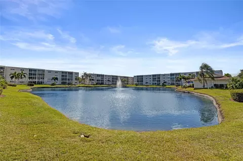 View/Area - 324 SE 10th St #208, Dania Beach, FL 33004 photo 2 of 5