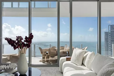 300 Biscayne Boulevard Way #5002 E, Miami, FL 33131