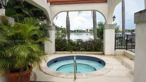 331 Ives Dairy Rd #331-10, Miami, FL 33179