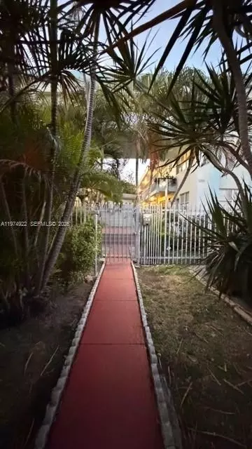 1275 Marseille Dr #40, Miami Beach, FL 33141