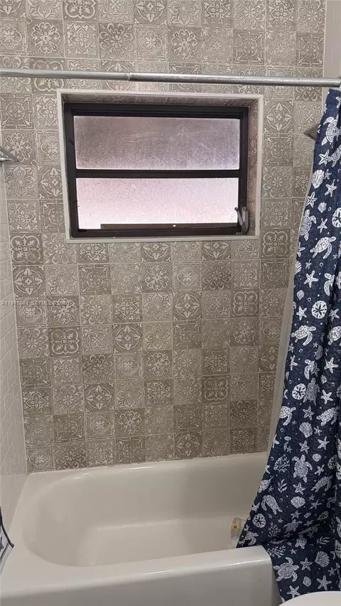 Bath - Undisclosed, Hialeah, FL 33012 photo 2 of 4
