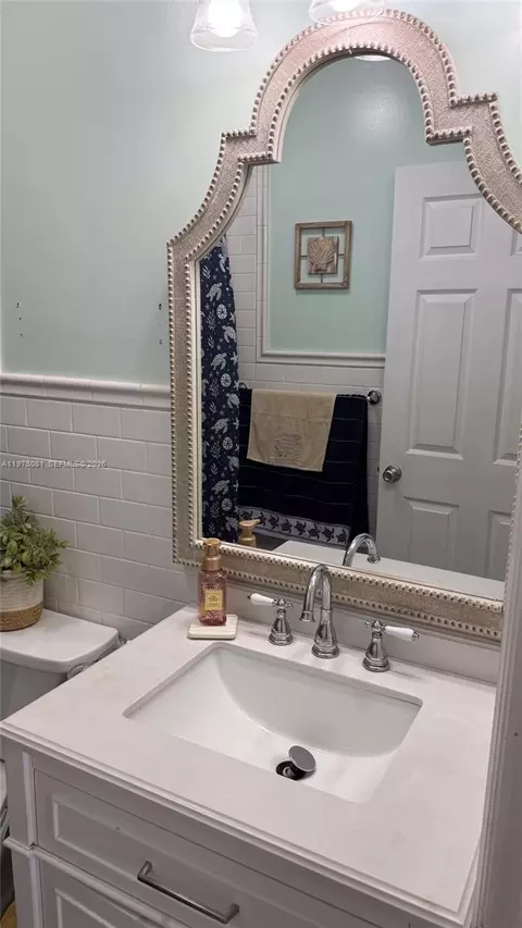 Bath - Undisclosed, Hialeah, FL 33012 photo 3 of 4