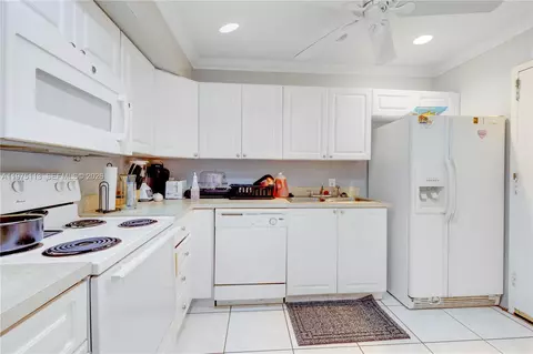 4848 NW 24th Ct #215, Lauderdale Lakes, FL 33313