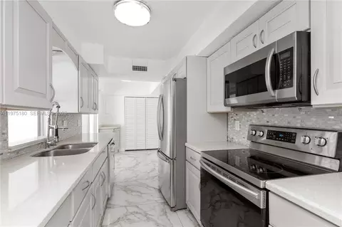 7906 NW 74th Ave, Tamarac, FL 33321