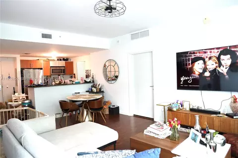 300 S Biscayne Blvd #3504, Miami, FL 33131