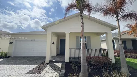 6712 NW Cloverdale Ave, Port Saint Lucie, FL 34987