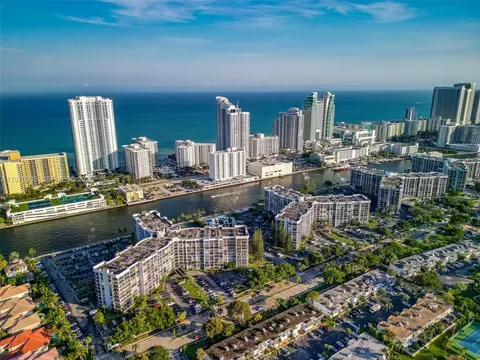 1000 Parkview Dr #1001, Hallandale Beach, FL 33009