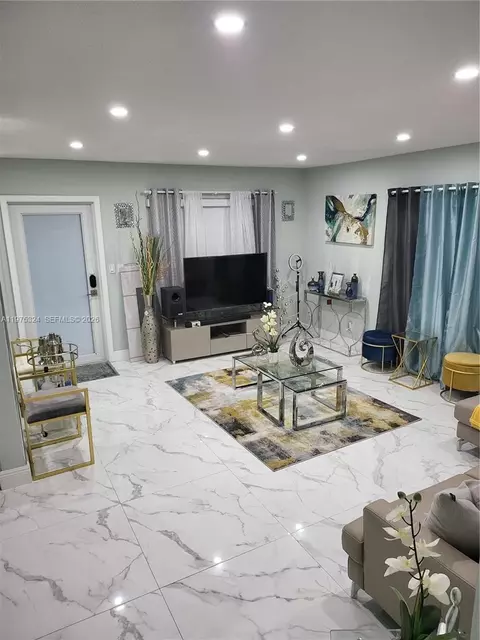 1747 Rodman St #110, Hollywood, FL 33020