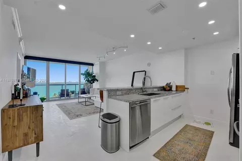 601 NE 36th St #811, Miami, FL 33137