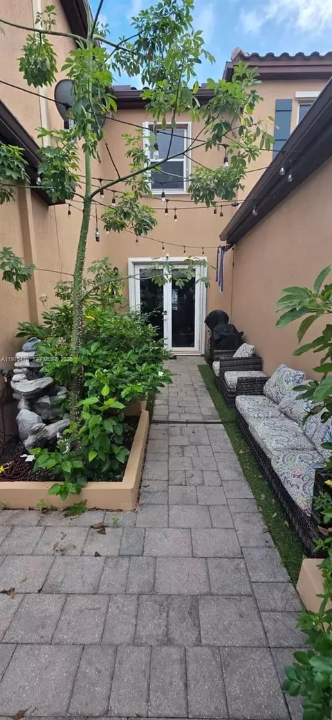 17135 SW 96 St, Miami, FL 33196