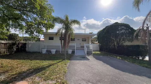 109 SW 1st Ave, Hallandale Beach, FL 33009