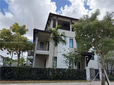 8304 NW 49th St, Doral, FL 33166