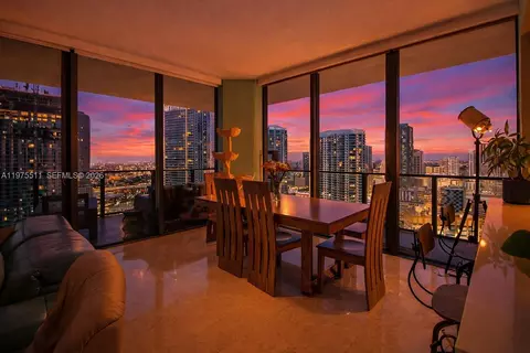 68 SE 6th St #2612, Miami, FL 33131