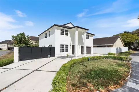 7945 NW 187th Ln, Hialeah, FL 33015