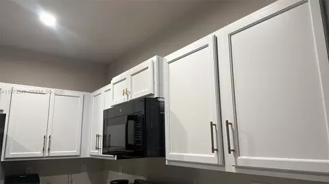 1070 NW 6th Ter, Florida City, FL 33034