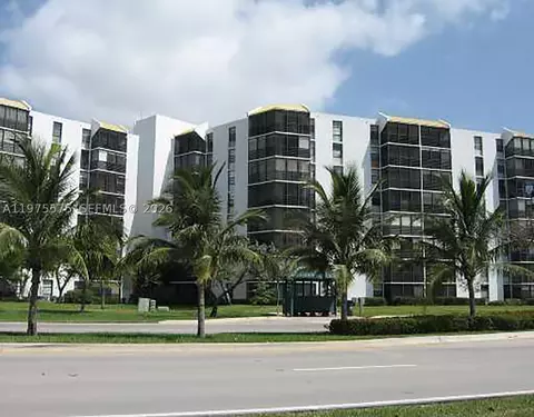 20500 W Country Club Dr #314, Aventura, FL 33180