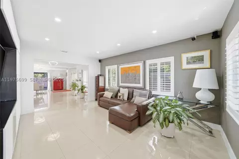 2190 SW 20th St, Miami, FL 33145