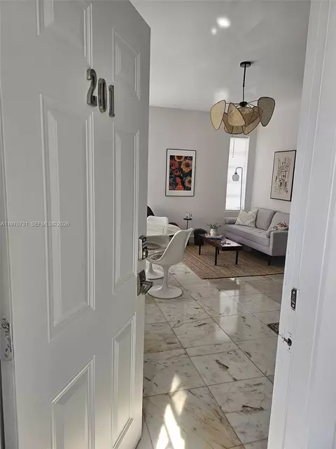 801 8th St #201, Miami Beach, FL 33139