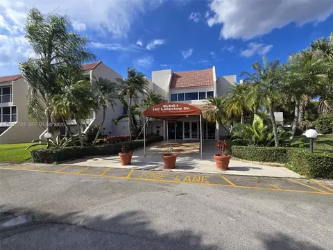 140 Lakeview Dr #111, Weston, FL 33326