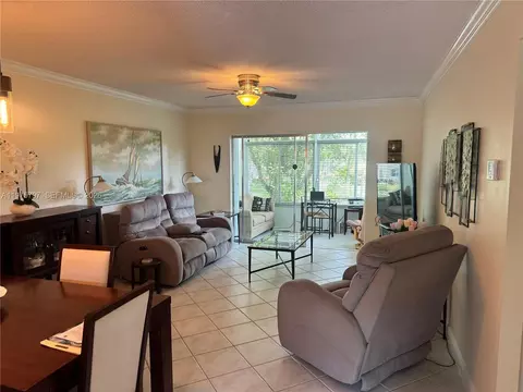 5121 W Oakland Park Blvd #204, Lauderdale Lakes, FL 33313