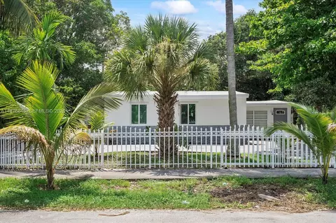 4520 SW 38th St, West Park, FL 33023