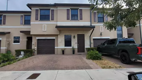 10219 W 32nd Ln, Hialeah, FL 33018
