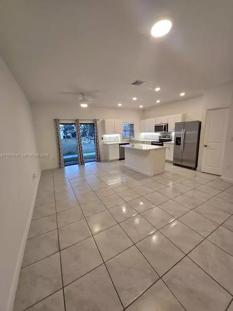 6220 NW 19th St, Sunrise, FL 33313