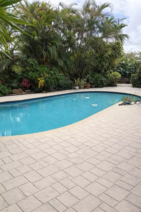 2110 NE 198th Ter, Miami, FL 33179