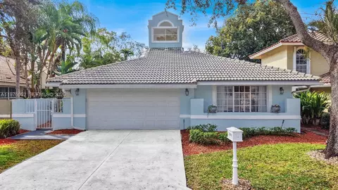 2091 Island Cir, Weston, FL 33326