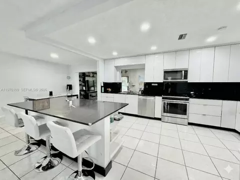 7005 NW 94th Ave, Tamarac, FL 33321