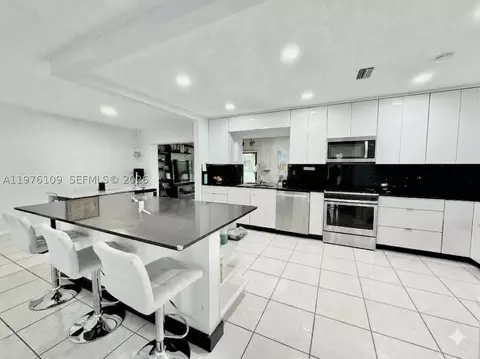 7005 NW 94th Ave, Tamarac, FL 33321