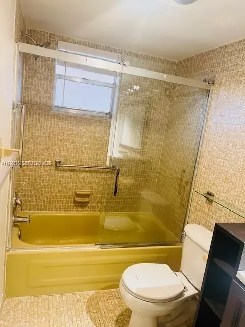 Bath - 3251 Holiday Springs Blvd #403, Margate, FL 33063 photo 2 of 3