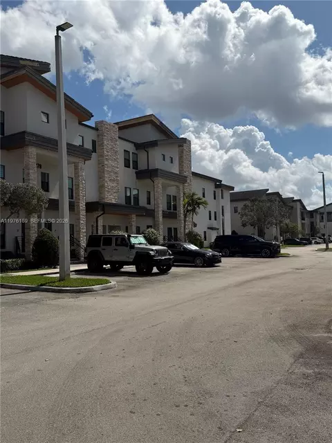 10479 NW 82nd St #10, Doral, FL 33178