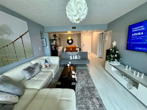 2711 Ocean Club Blvd #202, Hollywood, FL 33019