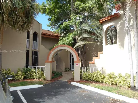 301 SW 86th Ave #102, Pembroke Pines, FL 33025