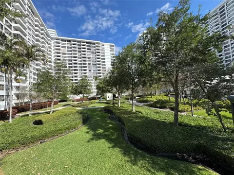500 Three Islands Blvd #M24, Hallandale Beach, FL 33009