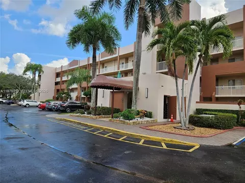 7730 Granville Dr #202, Tamarac, FL 33321