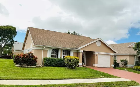 203 N Moccasin Trl N, Jupiter, FL 33458